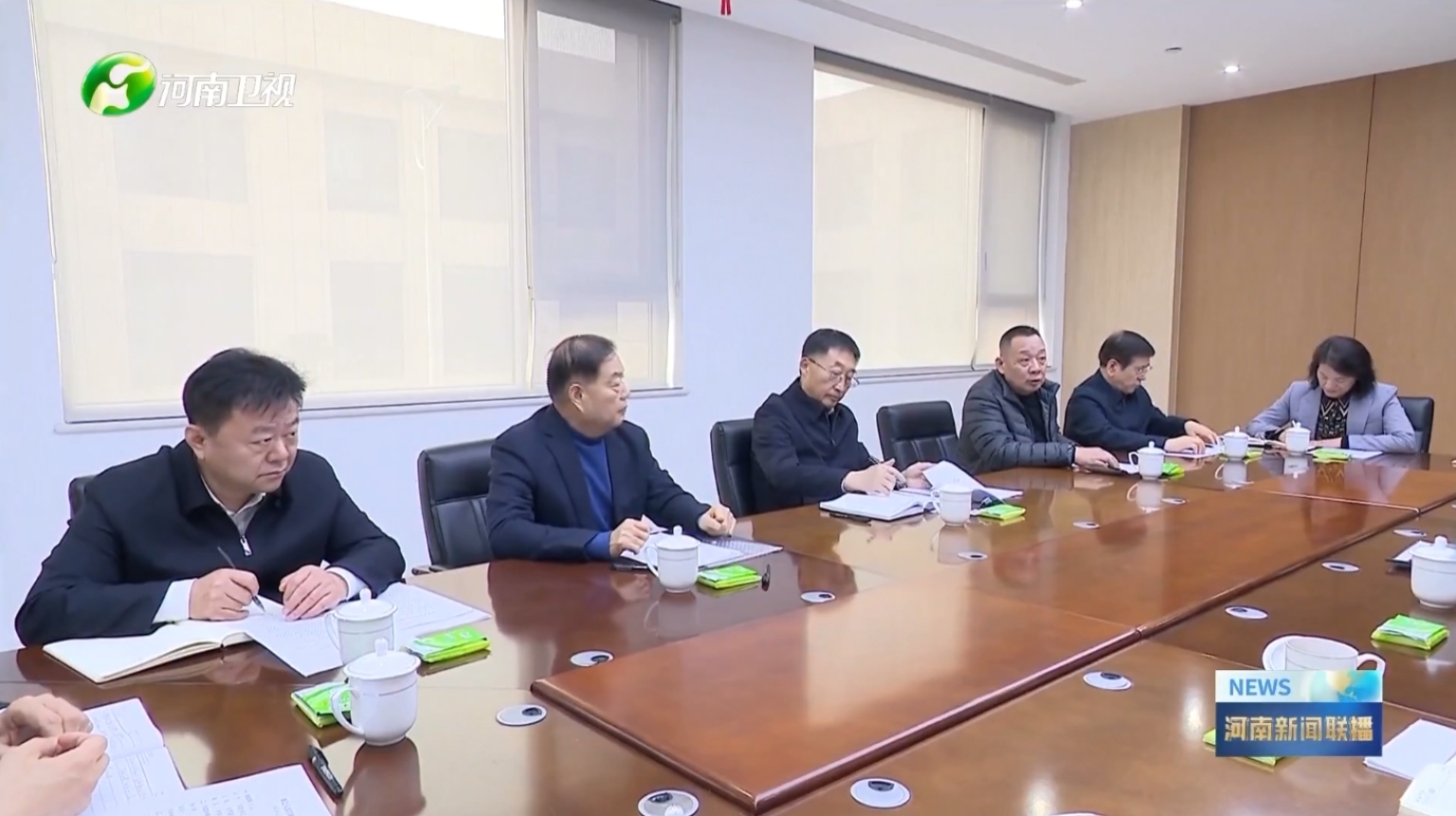 河南卫视新闻联播报道易游中国一站式体育服务平台,集团党委书记、创始人楚金甫参加省委书记刘宁在许昌召开的民营企业座谈会